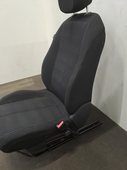 Image Siege avant droit - PEUGEOT 308 2 SW