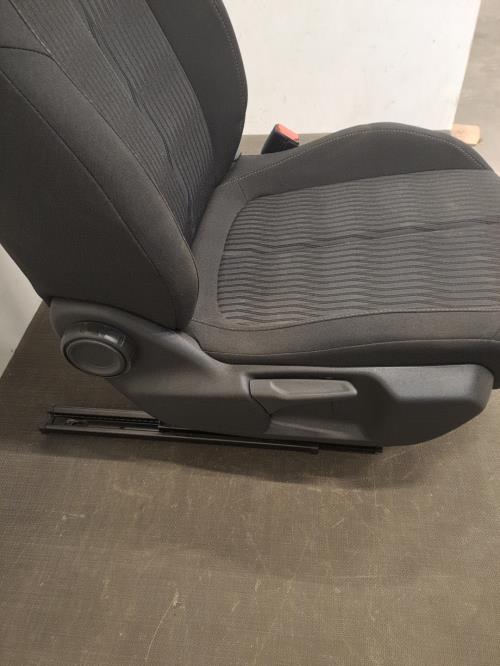 Image Siege avant droit - PEUGEOT 308 2 SW