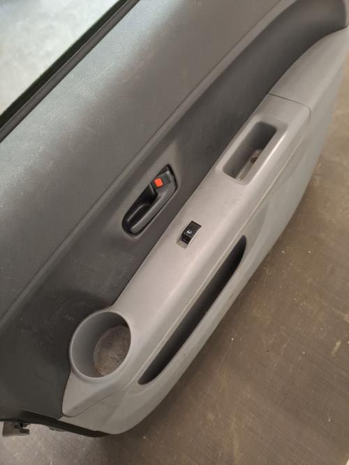 Image Porte avant droit - DAIHATSU SIRION 2