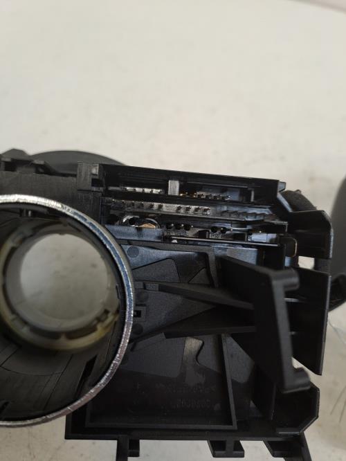 Image Com (Bloc Contacteur Tournant+Commodo Essuie Glace+Commodo Phare) - SEAT IBIZA 4