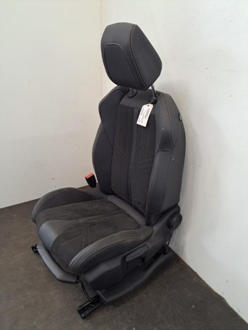 Image Interieur complet - PEUGEOT 3008 2