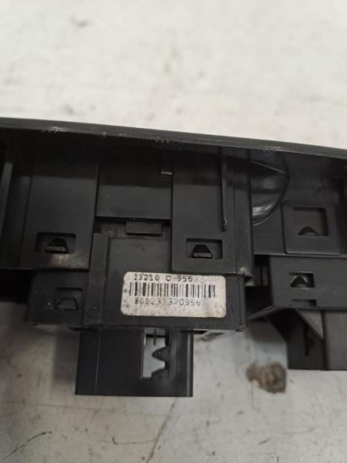 Image Interrupteur de leve vitre avant gauche - FIAT PUNTO EVO 3
