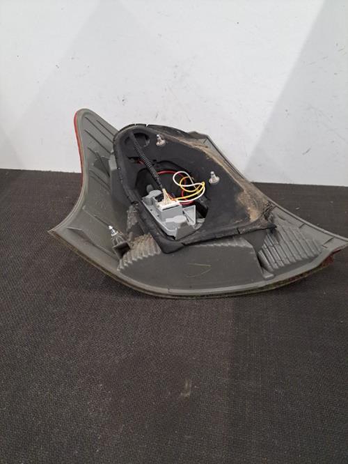 Image Feu arriere principal droit (feux) - TOYOTA YARIS 2