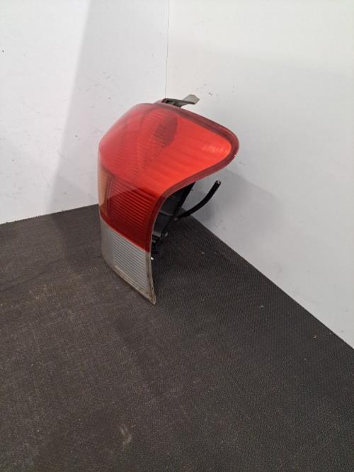 Image Feu arriere principal droit (feux) - TOYOTA YARIS 2