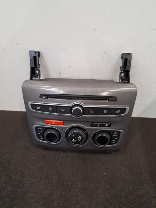 Image Facade autoradio - CITROEN C4 2