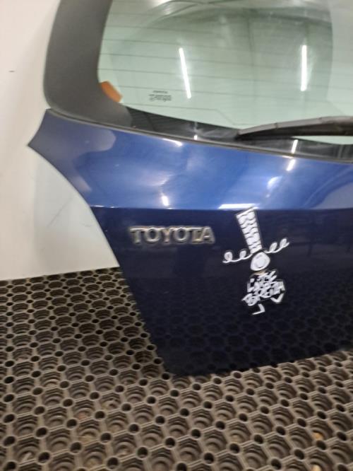 Image Malle/Hayon arriere - TOYOTA YARIS 2