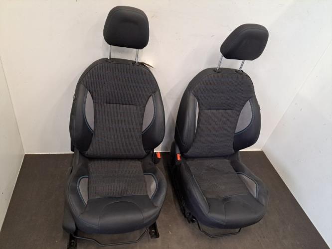 Image Interieur complet - PEUGEOT 2008 1
