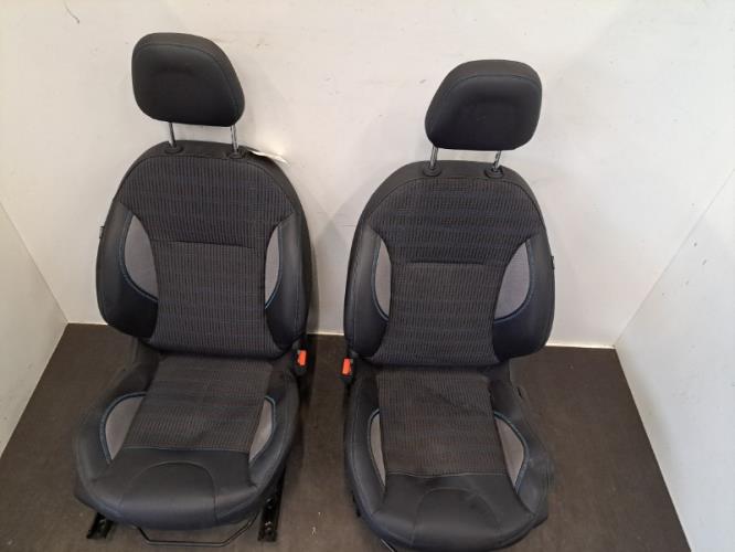 Image Interieur complet - PEUGEOT 2008 1