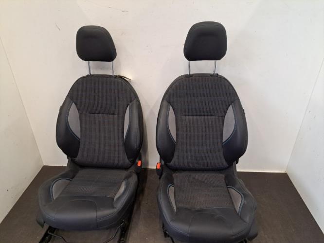 Image Interieur complet - PEUGEOT 2008 1