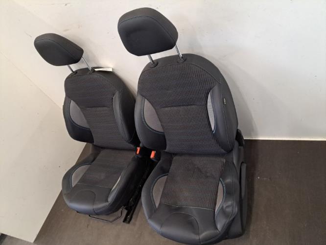 Image Interieur complet - PEUGEOT 2008 1