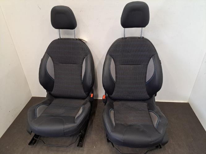 Image Interieur complet - PEUGEOT 2008 1