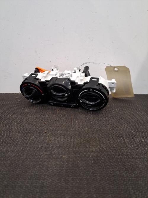 Image Commande chauffage - PEUGEOT 208 1