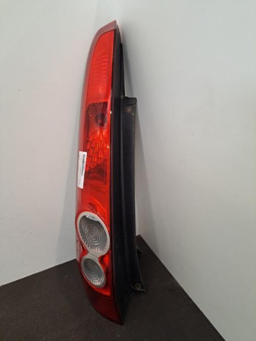 Image Feu arriere principal gauche (feux) - FORD FIESTA 5