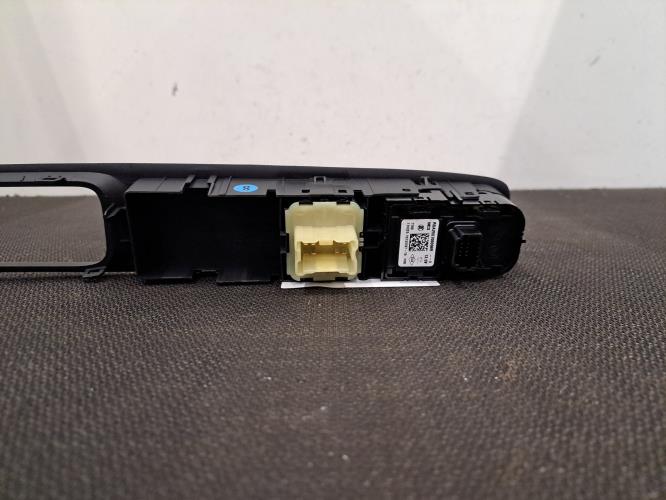 Image Interrupteur de leve vitre avant gauche - RENAULT CLIO 4