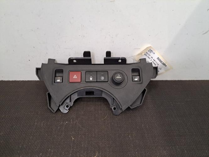 Image Bouton de warning - CITROEN BERLINGO 2