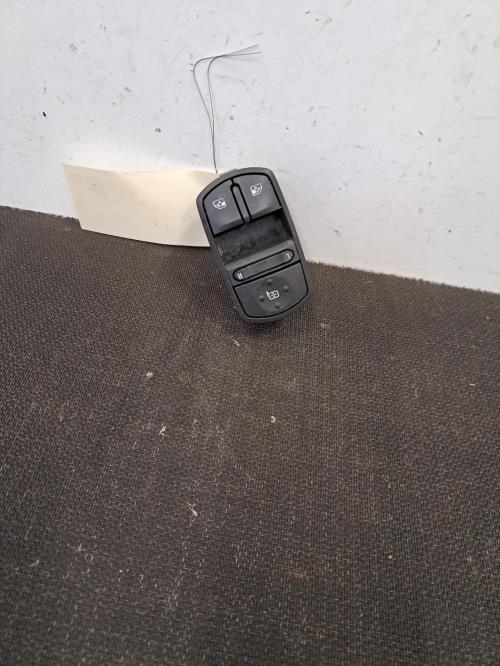 Image Interrupteur de leve vitre avant gauche - OPEL CORSA D