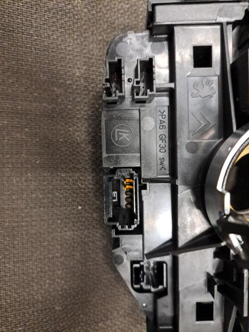 Image Com (Bloc Contacteur Tournant+Commodo Essuie Glace+Commodo Phare) - CITROEN C4 2