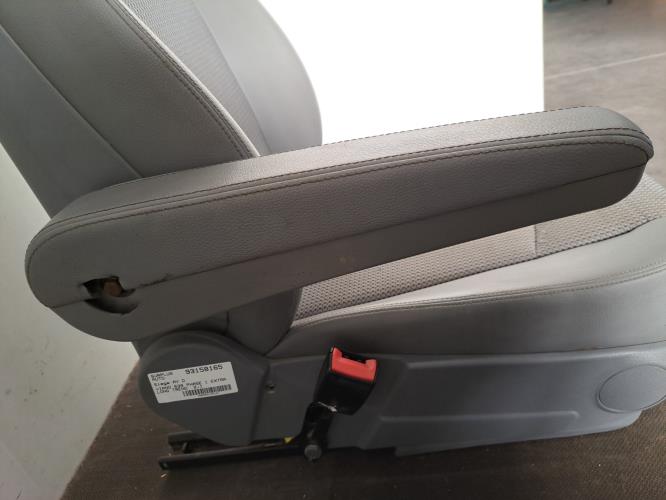 Image Siege avant droit - MERCEDES VIANO 639
