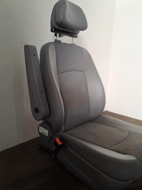 Image Siege avant droit - MERCEDES VIANO 639