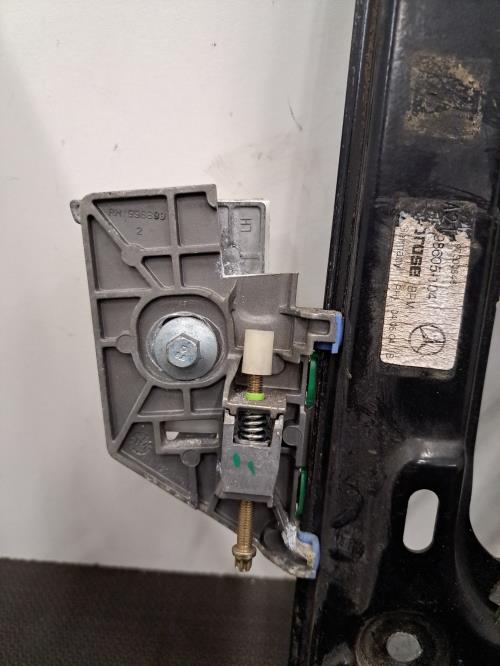 Image Leve vitre electrique arriere droit - MERCEDES CLASSE CLS 219