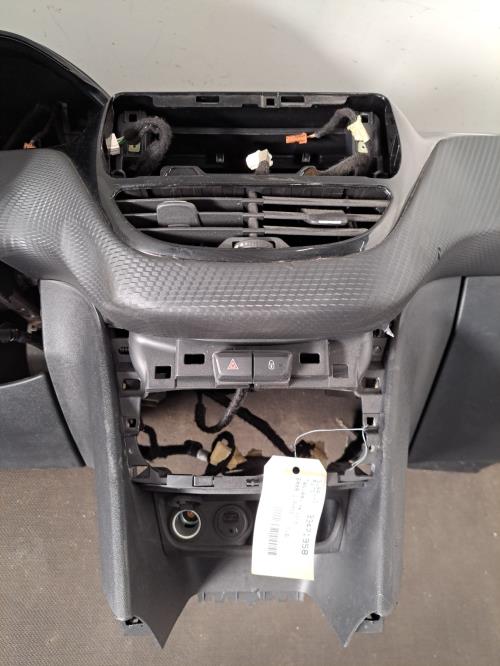 Image Tableau de bord - PEUGEOT 2008 1
