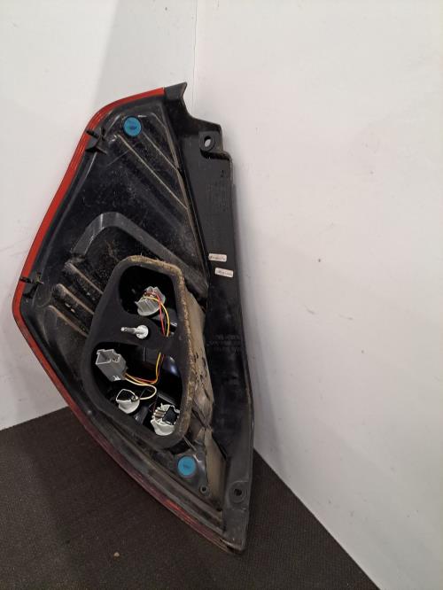 Image Feu arriere principal droit (feux) - FORD FIESTA 6