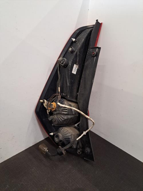 Image Feu arriere principal droit (feux) - OPEL AGILA B