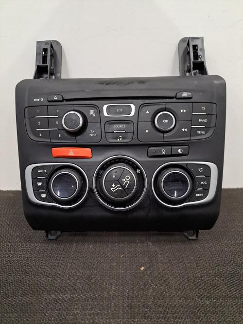 Image Facade autoradio - CITROEN C4 2