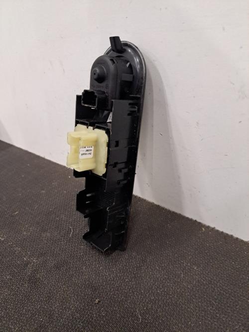 Image Interrupteur de leve vitre avant gauche - RENAULT CLIO 4