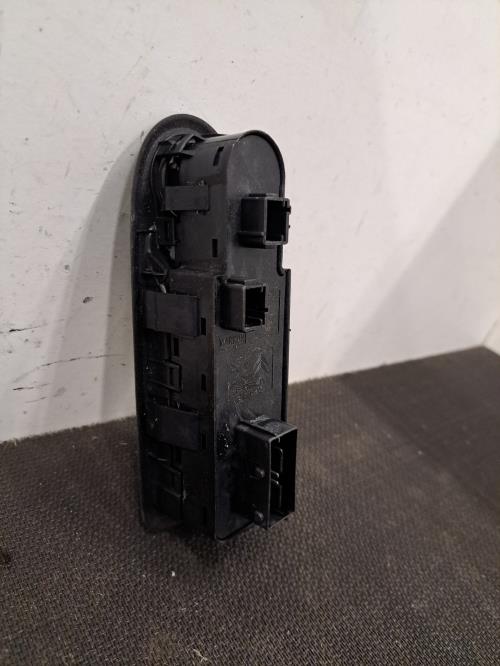 Image Interrupteur de leve vitre avant gauche - PEUGEOT 308 1 SW