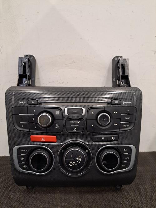 Image Facade autoradio - CITROEN C4 2