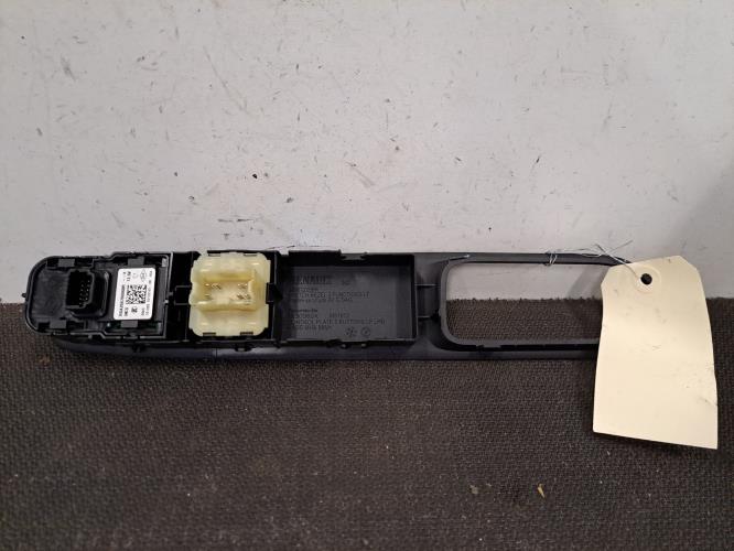 Image Interrupteur de leve vitre avant gauche - RENAULT CLIO 4