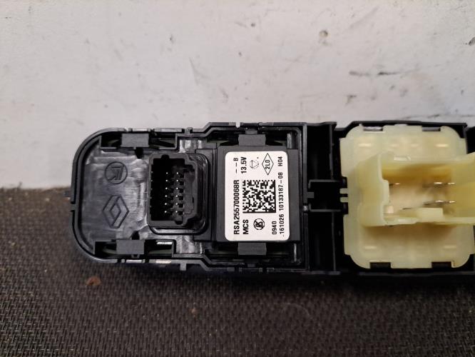 Image Interrupteur de leve vitre avant gauche - RENAULT CLIO 4