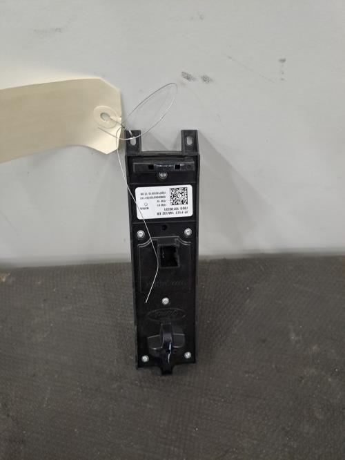 Image Interrupteur de leve vitre avant gauche - FORD FIESTA 6