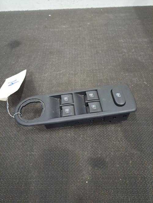 Image Interrupteur de leve vitre avant gauche - RENAULT CLIO 4
