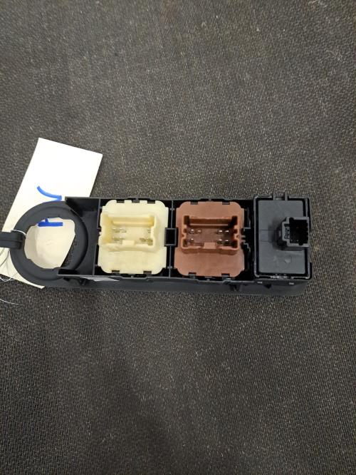 Image Interrupteur de leve vitre avant gauche - RENAULT CLIO 4
