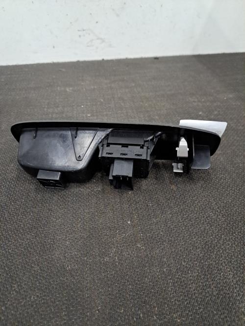 Image Interrupteur de leve vitre avant gauche - PEUGEOT 208 1