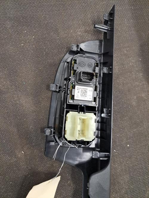 Image Interrupteur de leve vitre avant gauche - RENAULT TRAFIC 3 MOYEN