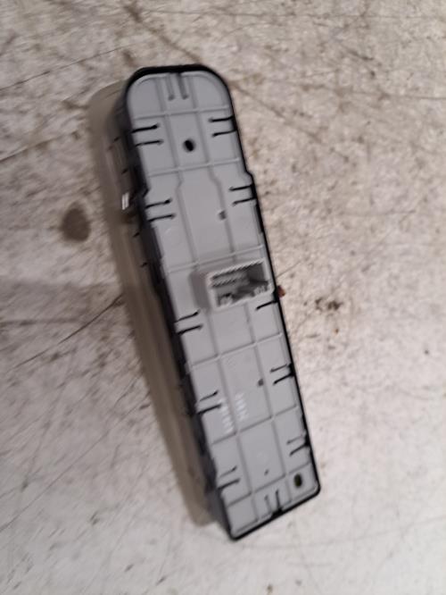 Image Interrupteur de leve vitre - RENAULT MEGANE 3