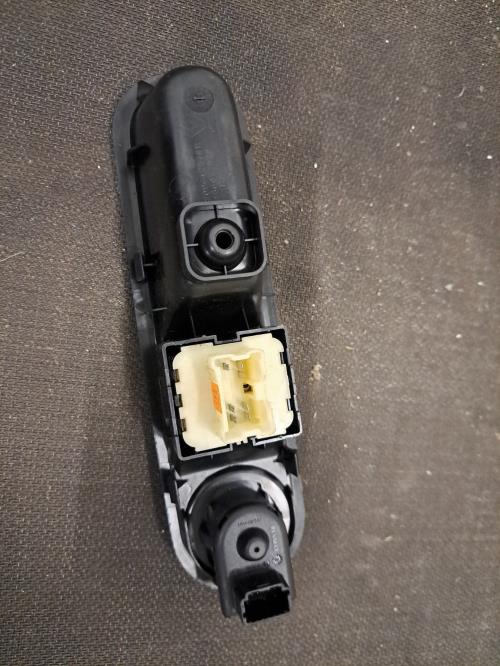 Image Interrupteur de leve vitre avant gauche - RENAULT TWINGO 3