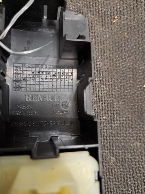 Image Interrupteur de leve vitre avant gauche - RENAULT CLIO 4