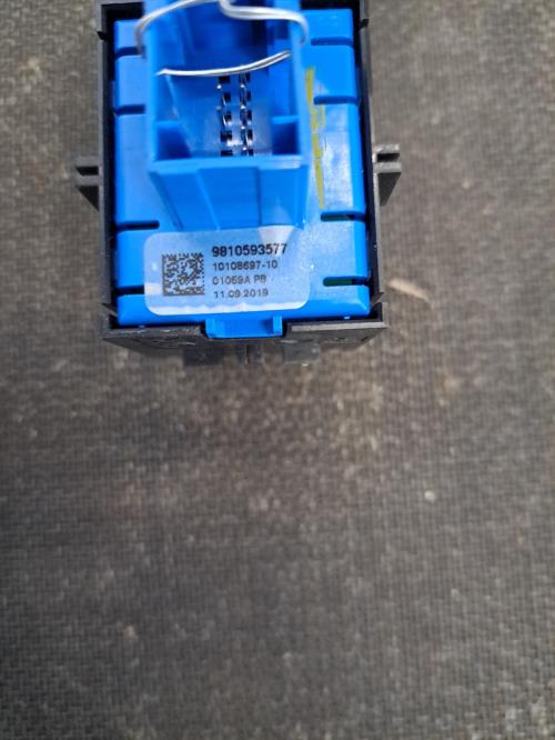 Image Poignee electrique frein a main - PEUGEOT 3008 2