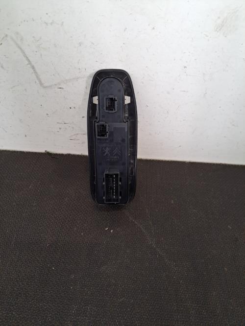 Image Interrupteur de leve vitre avant gauche - PEUGEOT 2008 1