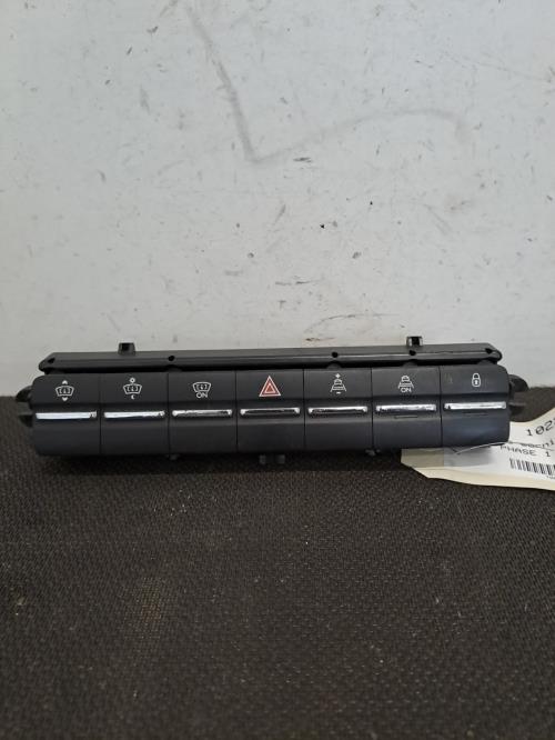 Image Bouton de warning - PEUGEOT 5008 1