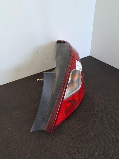 Image Feu arriere principal droit (feux) - OPEL CORSA D