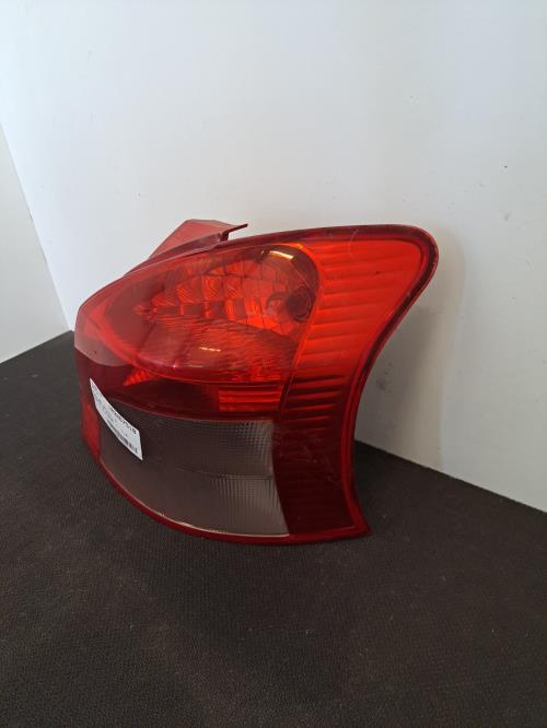 Image Feu arriere principal droit (feux) - TOYOTA YARIS 2