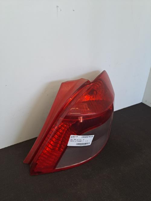 Image Feu arriere principal droit (feux) - TOYOTA YARIS 2