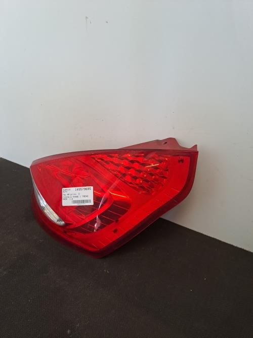 Image Feu arriere principal droit (feux) - FORD FIESTA 6