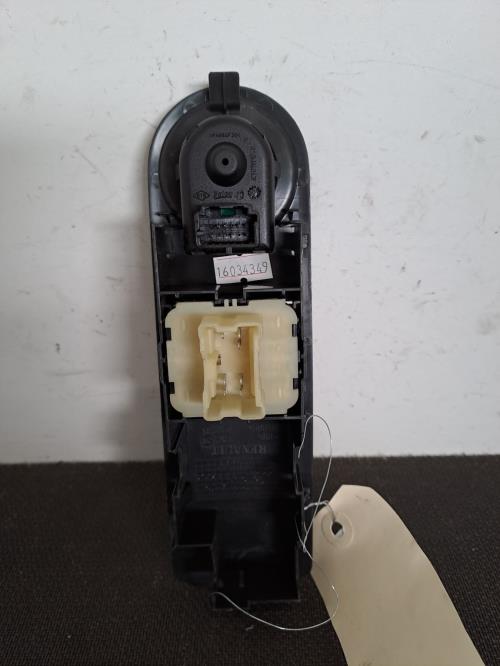 Image Interrupteur de leve vitre avant gauche - RENAULT CLIO 4