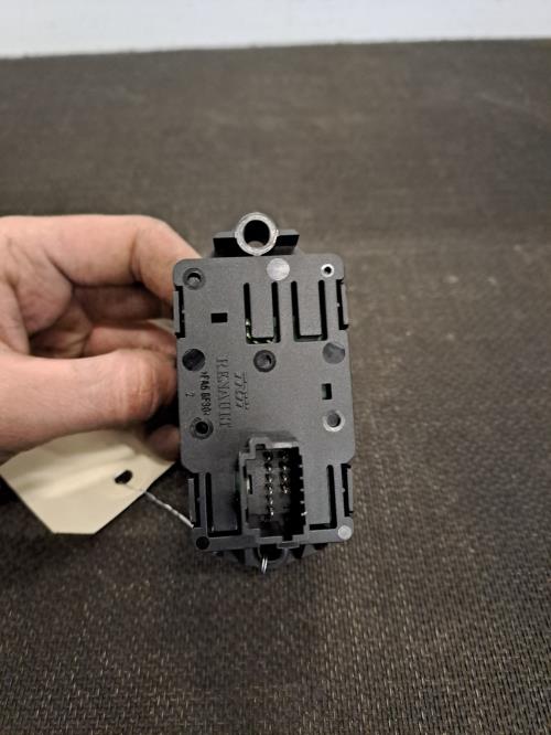 Image Poignee electrique frein a main - RENAULT SCENIC 3
